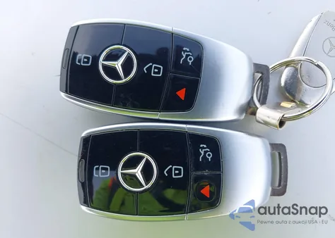 2018 Mercedes-Benz E 300 z USA, uszkodzony, nr VIN WDDZF4JB9JA476018